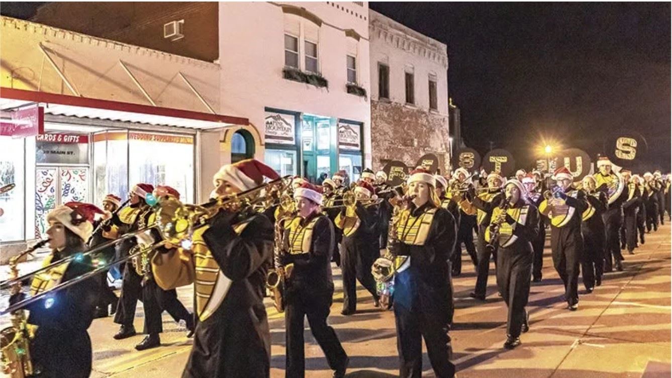 FHS Band in Christmas Parade