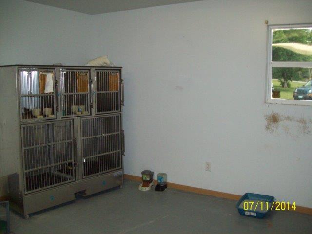 Stacked kennels